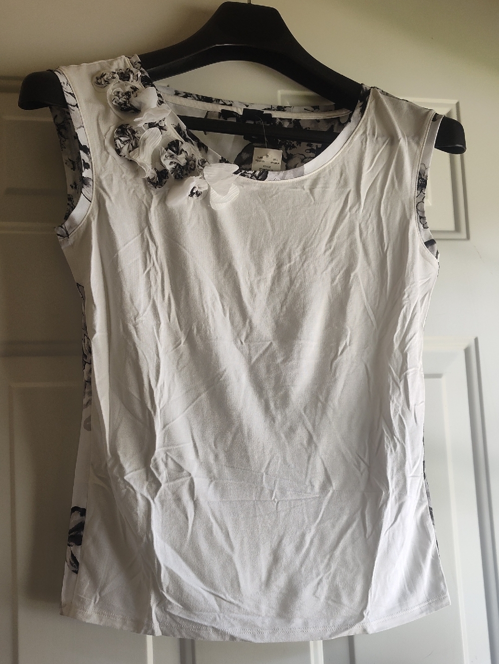 White House Black market  Sleeveless Women's Top Size XS